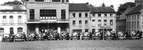 Deux maisons disparues dont un caf  droite. Aujourd'hui, le Musel avec des cageots devant la faade !